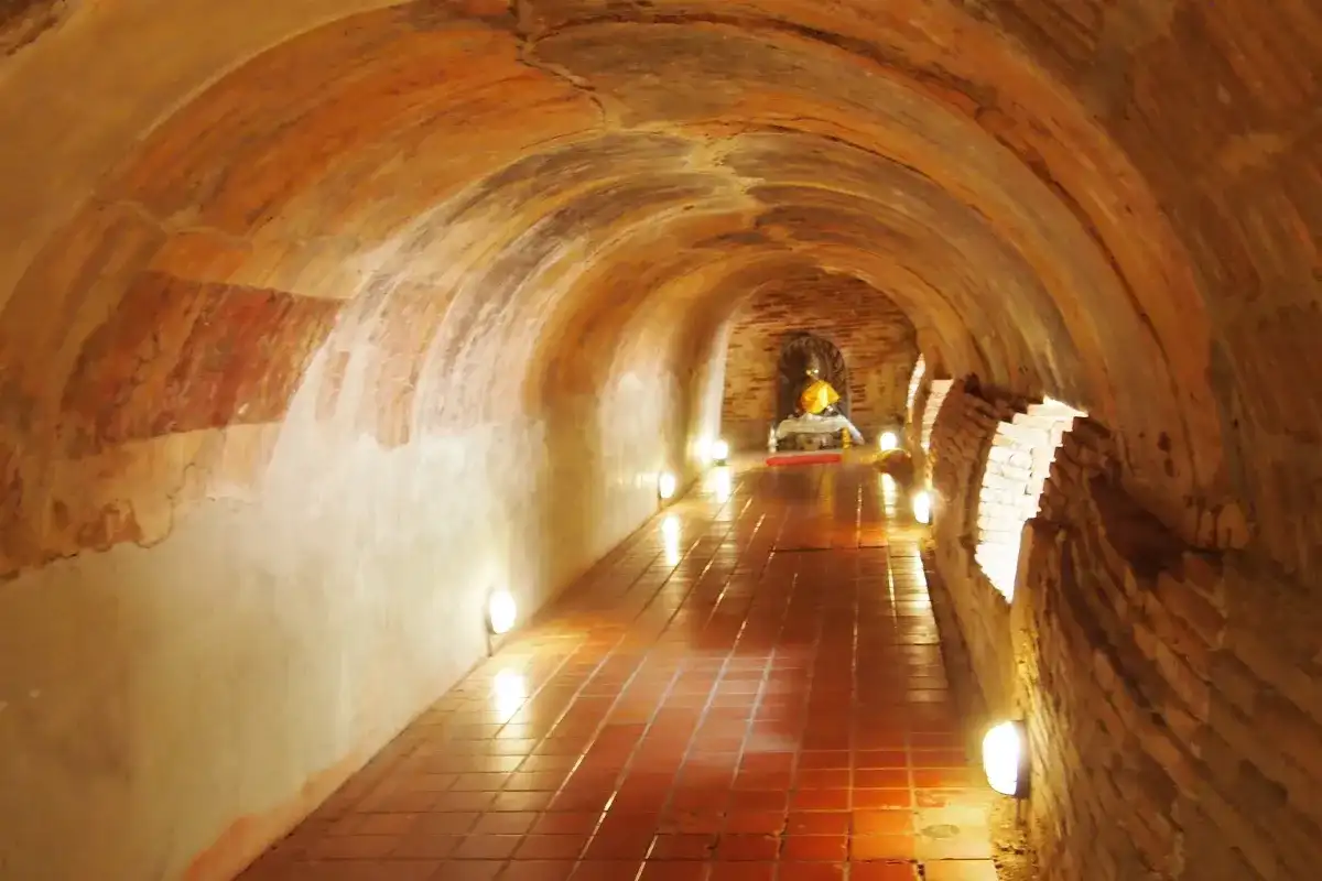 Small Chiang Mai temples and night food walking tour