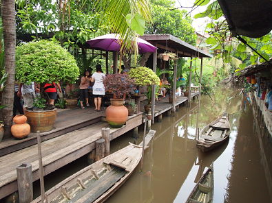 Bangnamphoung Floating Market