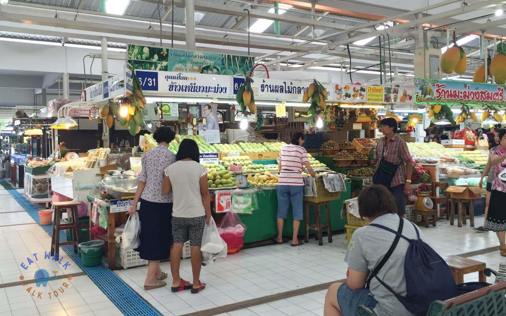 Or Tor Kor Market - fruit mango shop